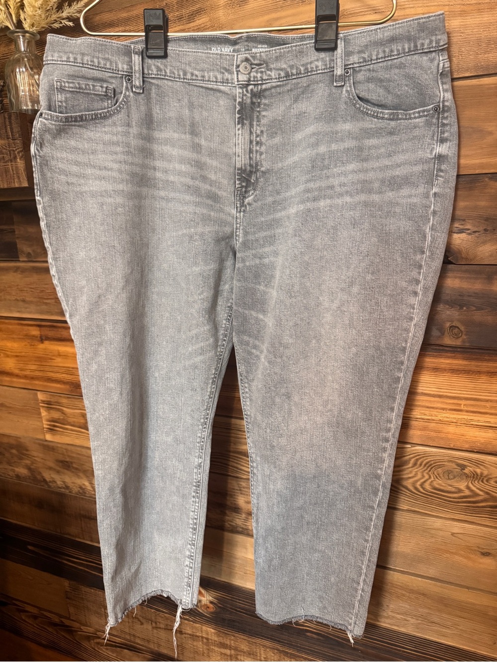 Old Navy Boyfriend Jeans | Women's Size 18 | Light Grey Wash with Raw Hem | Crop